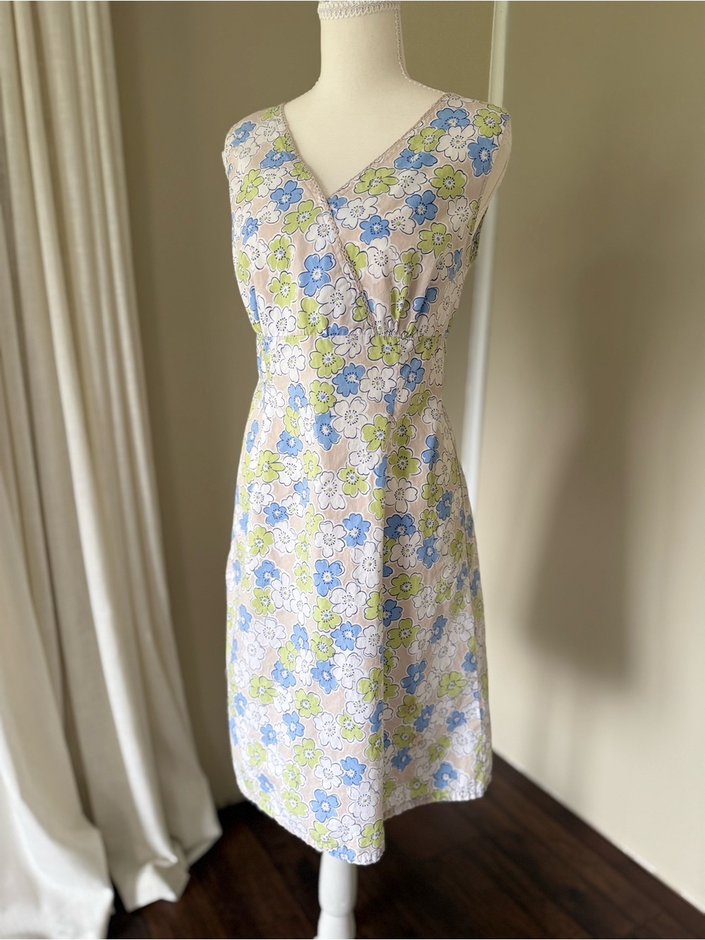 Vintage Floral Sleeveless V-Neck Sundress in Blue, Lime & White Lace Trim Cotton